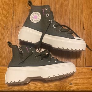 Brand New! Girl Converse